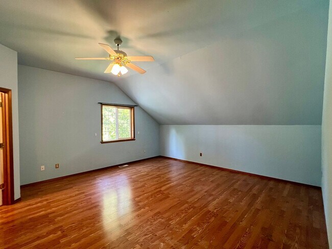 Building Photo - PENDING APPLICAITON; 3+ BD on 2 Acres - Barn Included