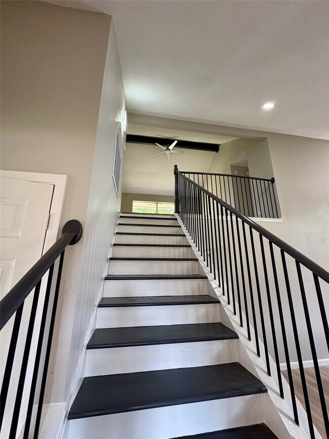 Building Photo - 17023 Quail Bend Dr