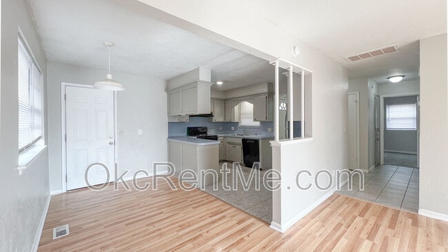 Building Photo - 126 NE 11th St