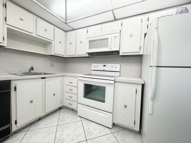 Building Photo - 3800 S Ocean Dr