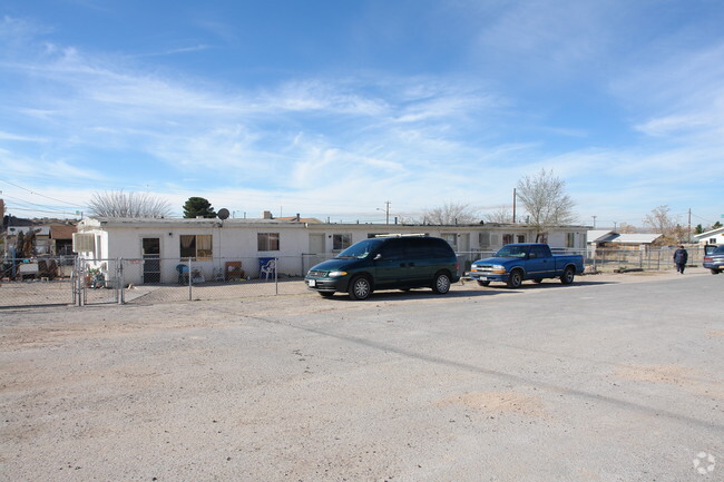 Building Photo - 326 E Borderland Rd