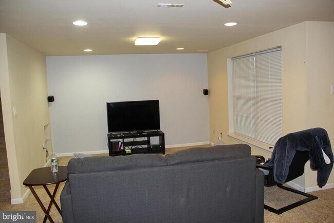 Building Photo - 506 Quincy St