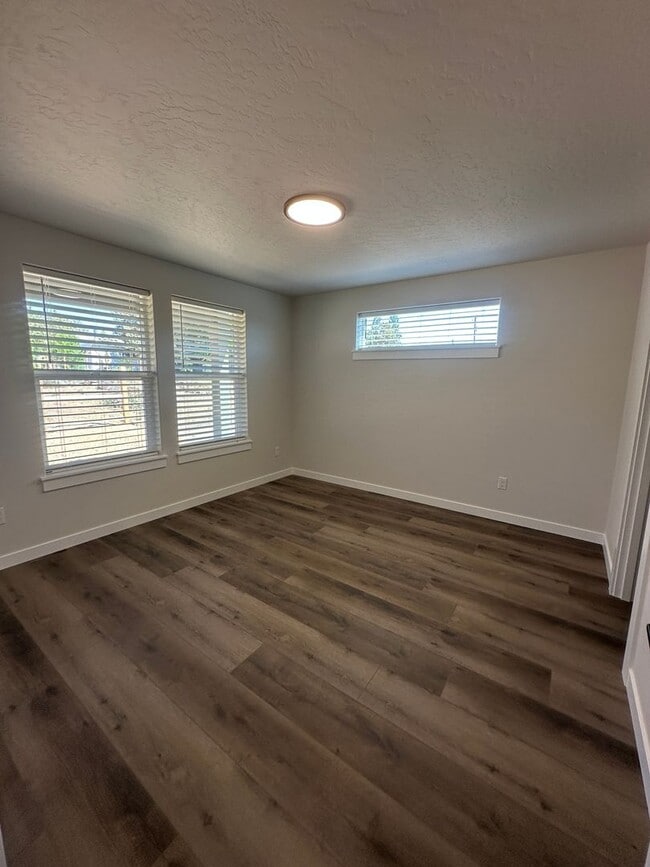 Building Photo - Brand New 2 Bedroom Duplex in SW Redmond
