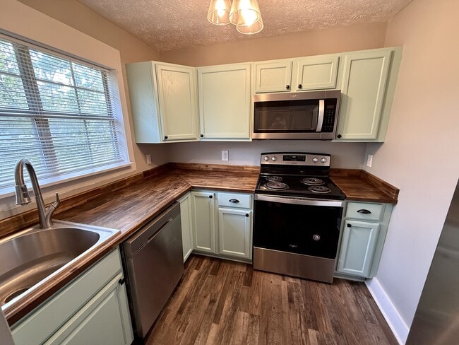 Building Photo - 1208 E Mt Vernon St