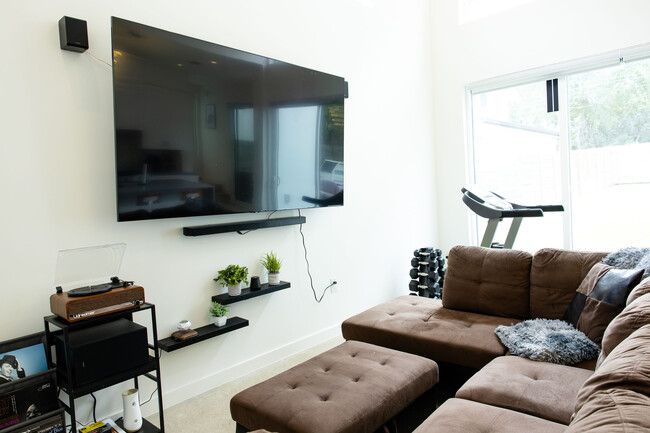 Building Photo - 507 S Park Dr