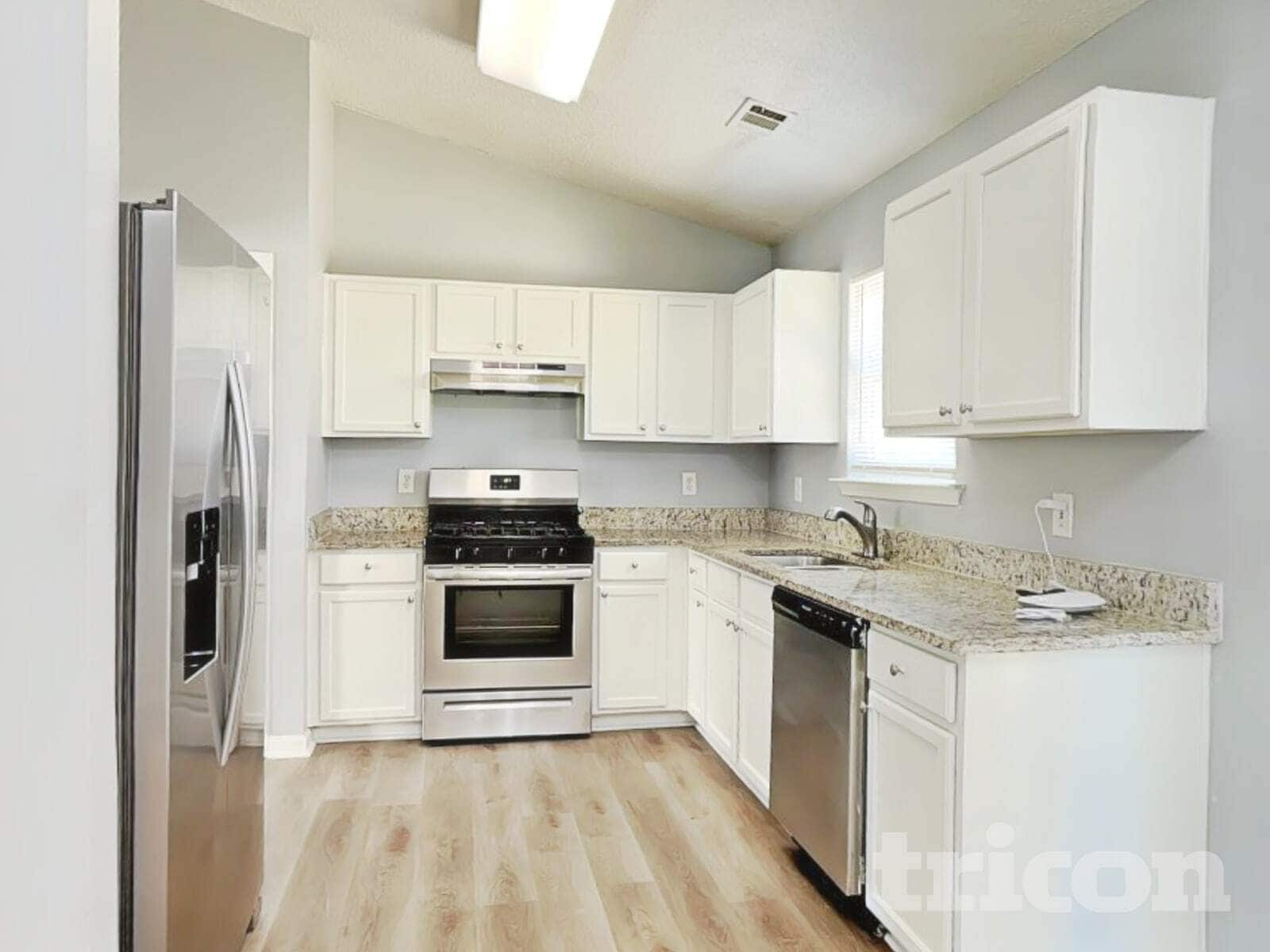 Building Photo - 245 Longview Dr