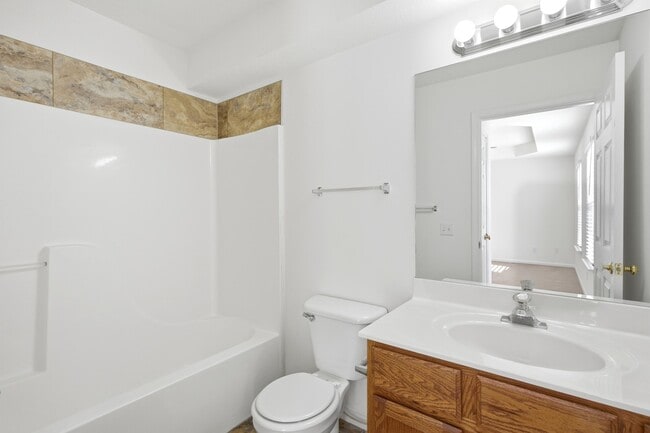 Building Photo - 2413 Northampton Dr