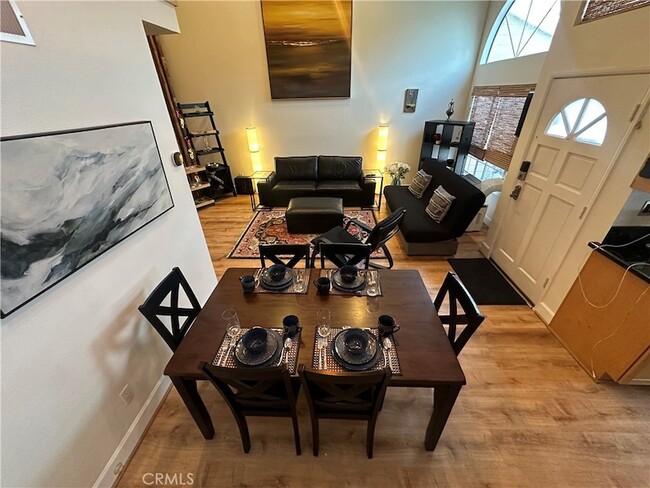 Building Photo - 2217 Vanderbilt Ln