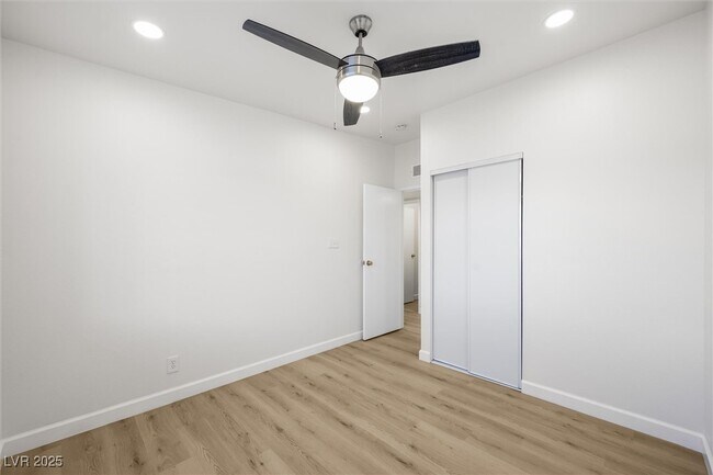Building Photo - 4315 Ridgedale Ave