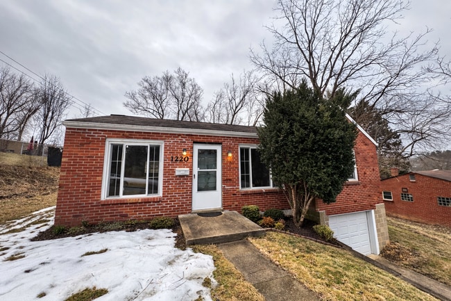 Building Photo - Beautiful Three Bedroom with Basement and Garage