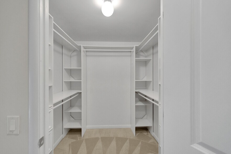 Walk-In Closet with ELFA storage - 1021 N Garfield St