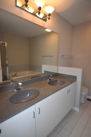 Building Photo - 366 Town Pl Cir