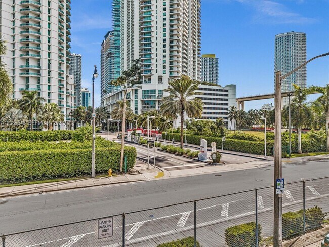 Building Photo - 350 S Miami Ave