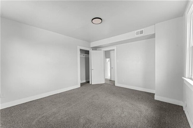 Building Photo - Spacious 4 Bedroom, 1 Bath Home in Crafton...