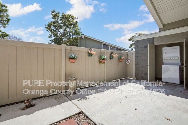 Building Photo - 8933 Amador Cir