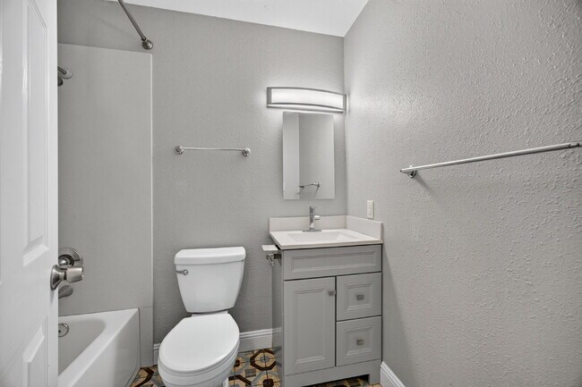 Building Photo - Charming 2-Bed Condo Retreat in Citrus Heights