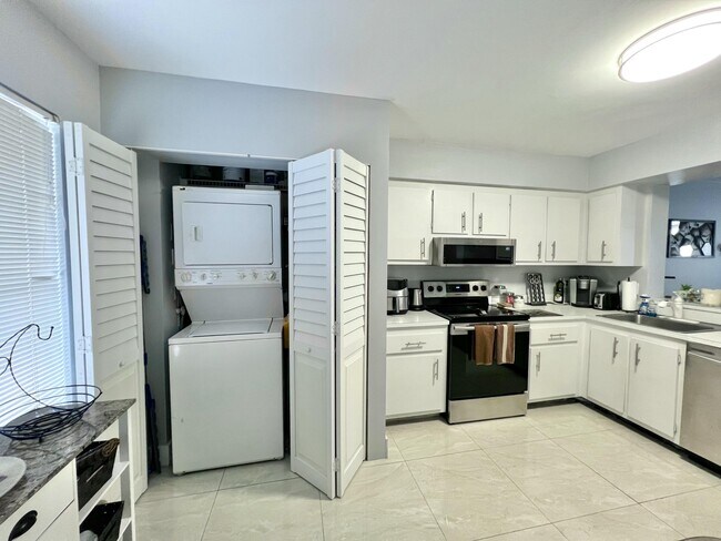 Building Photo - 4570 NW 18th Ave