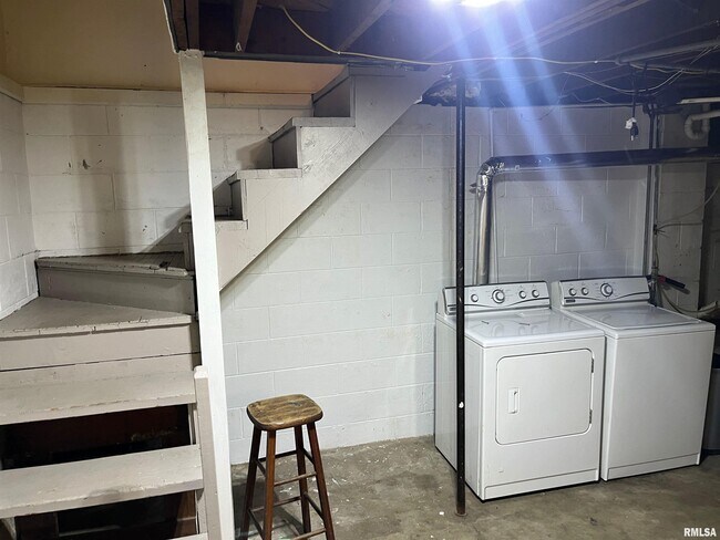 Building Photo - 2304 W Proctor St