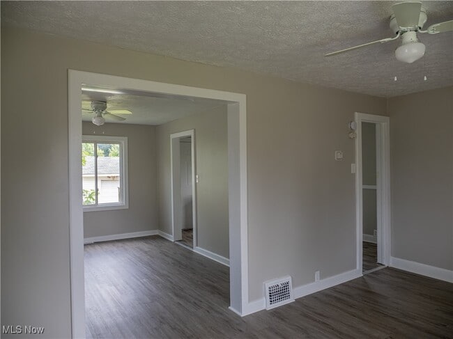 Building Photo - 3814 Russell Ave