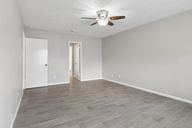 Building Photo - 3215 Palm Desert Ln