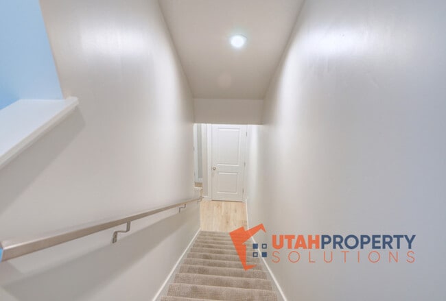 Building Photo - 396 S 980 W