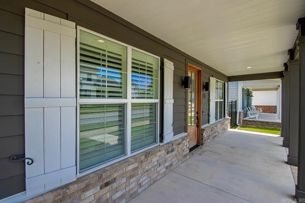 Building Photo - 324 Gardens Ln