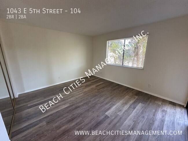 Building Photo - 1043 E 5th St