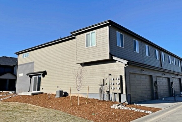 Building Photo - 2794 Barnstormer St