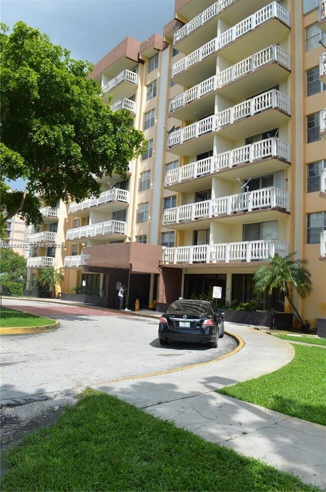 Building Photo - 15600 NW 7th Ave