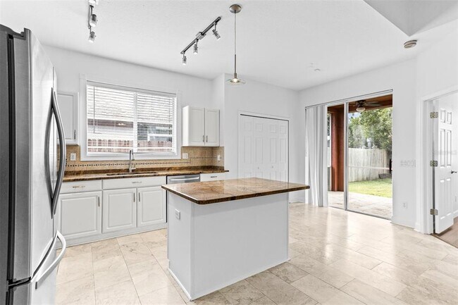 Building Photo - 18120 Palm Breeze Dr