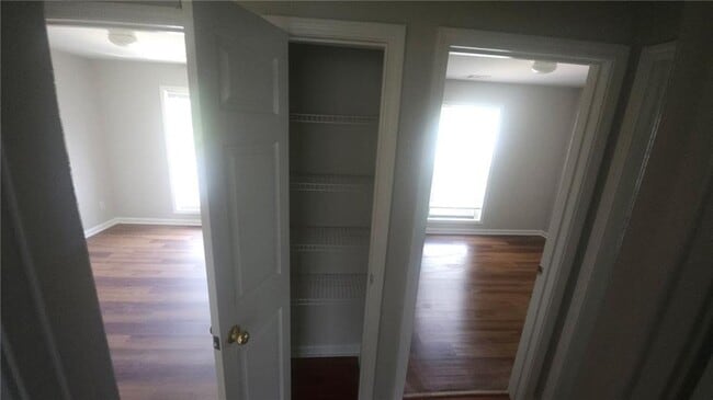Building Photo - 400 Lynn Katie Ct