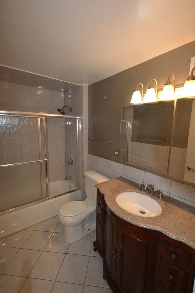 Building Photo - 4180 N Marine Dr
