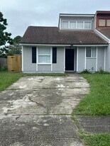Building Photo - 2410 Seabury Pl N
