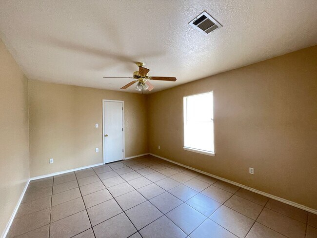 Building Photo - 2507 Westwood Dr