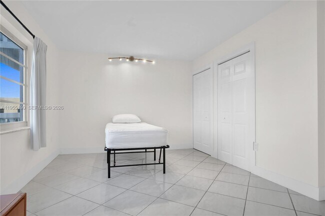 Building Photo - 4141 Nautilus Dr