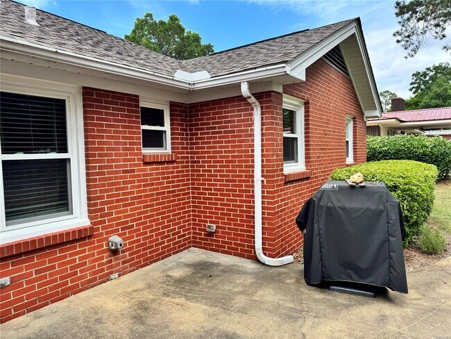 Building Photo - 2914 Sumter Ave