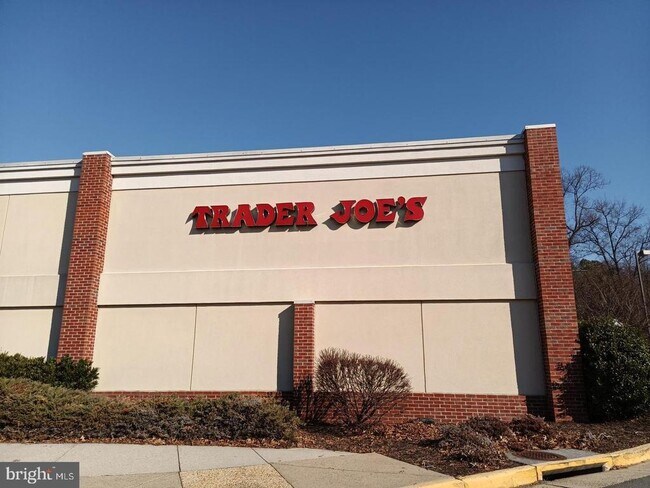 Building Photo - 1891 Crescent Park Dr