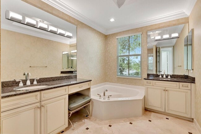 Building Photo - 100 W Prive Cir