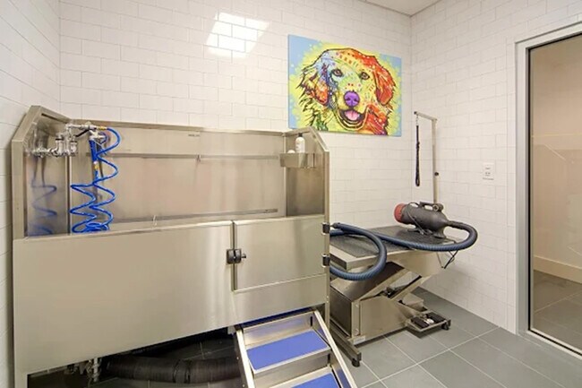 Building Photo - 1 Canal St