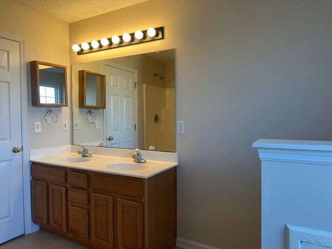 Building Photo - 109 Clover Ridge Dr