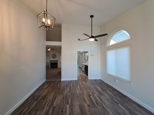 Building Photo - Absolutely Stunning Home in Browns Valley!