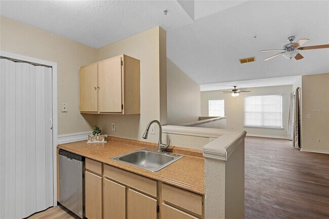 Building Photo - 4360 S Kirkman Rd