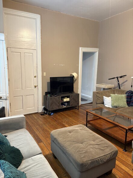 Living Room - 2235 Victor St