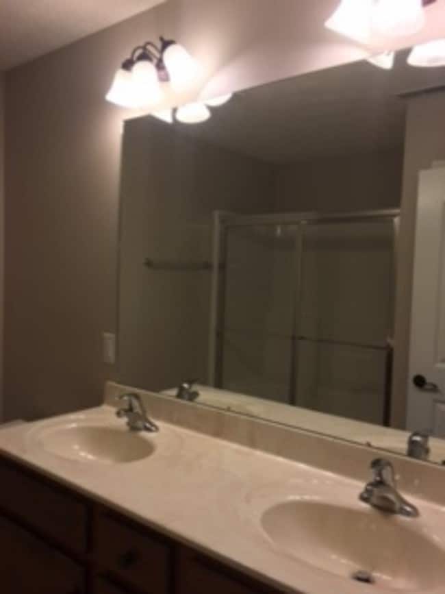 Building Photo - 321 Lauren Cir Dr