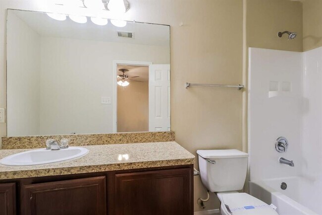 Building Photo - 6350 Scotchwood Dr