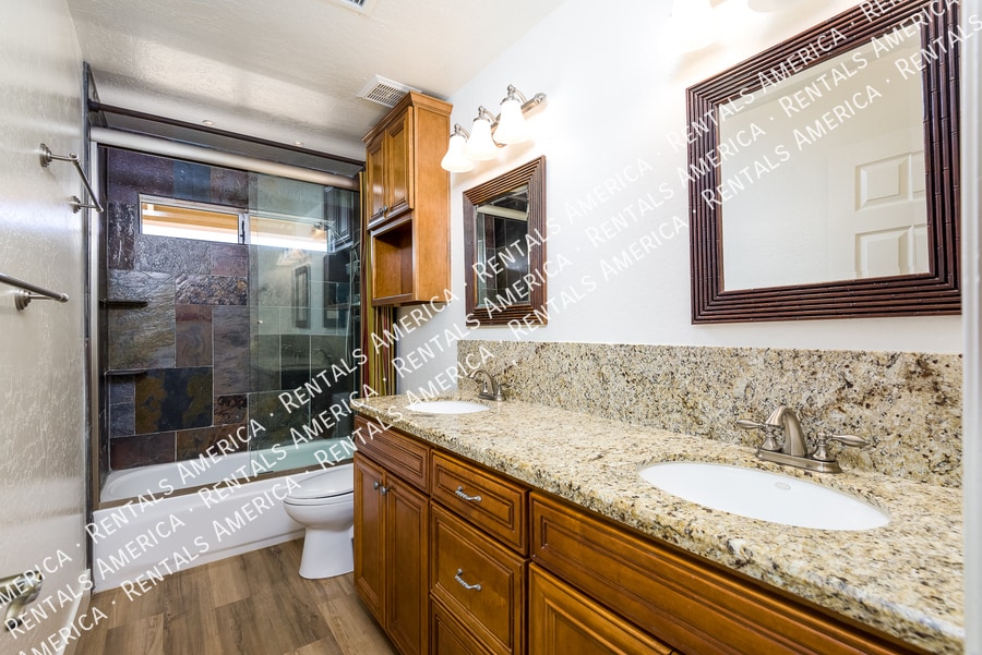 Building Photo - 2342 W Hemlock Ct