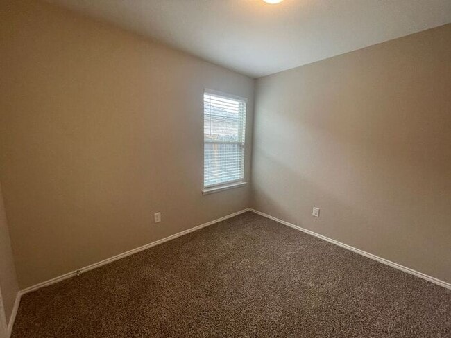 Building Photo - Perfect 3 Bedroom 2 Bath Home! GREAT Fort Worth Location -- Stainless Steel Kitchen Appliances In...