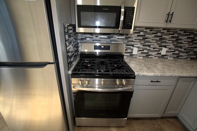 Building Photo - Completely Remodeled Duplex