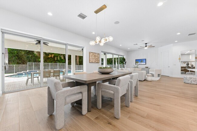 Building Photo - 8717 Estate Dr