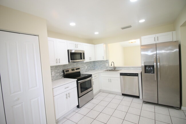 Building Photo - 6076 Strawberry Lakes Cir